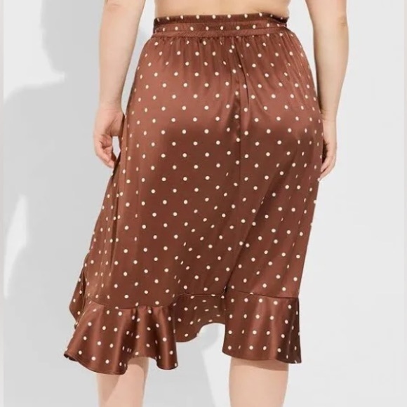 ❤️2/$30❤️[3]Torrid Midi Stretch Satin Hi-Low Asymmetrical Ruffle Polka Dot Skirt - Picture 2 of 9